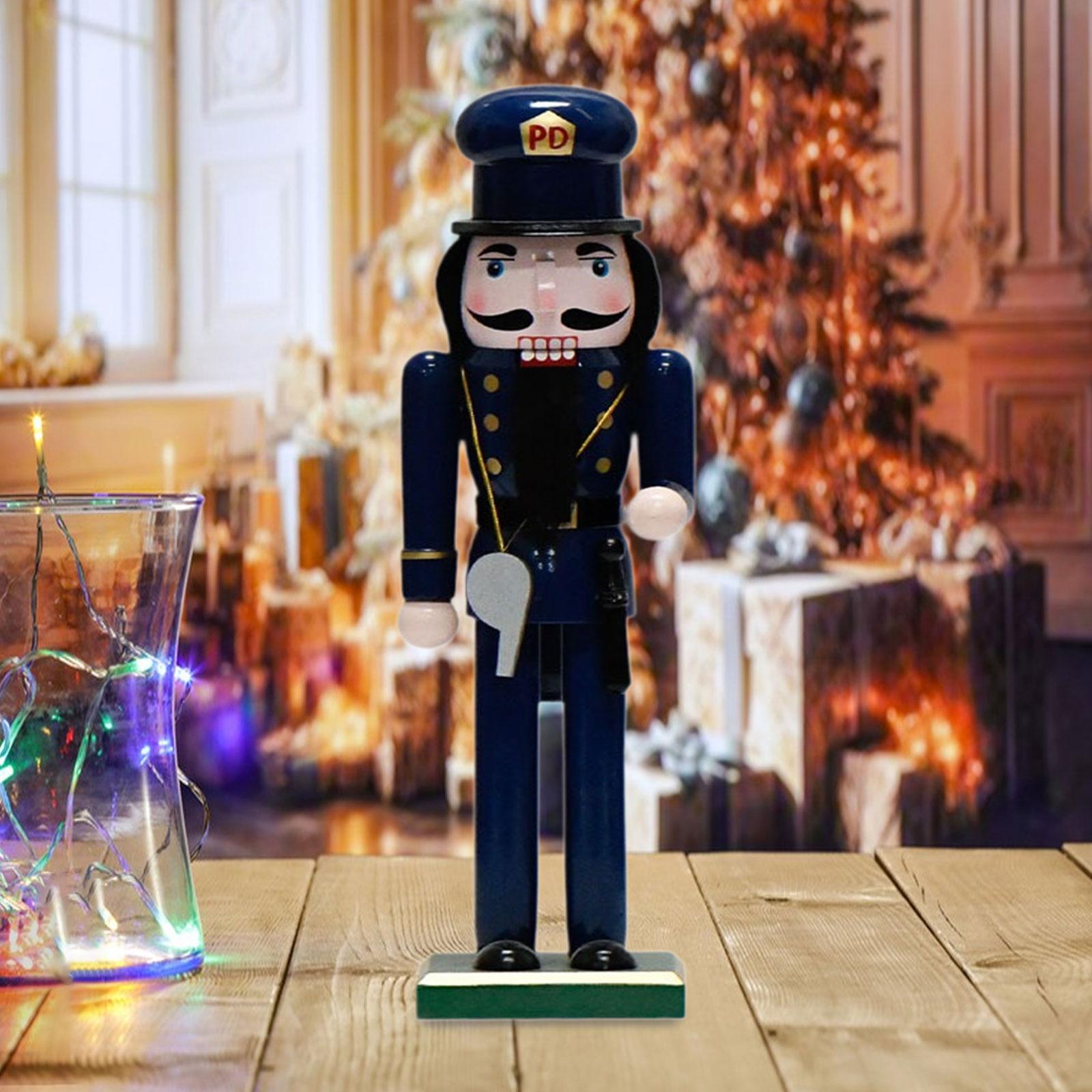 تمثال فتاحة المكسرات لعيد المي - مراجعة Nutcracker Figurine وسعره
